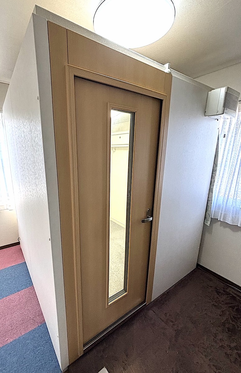 設置済みの中古防音室（エアコン・照明付き）